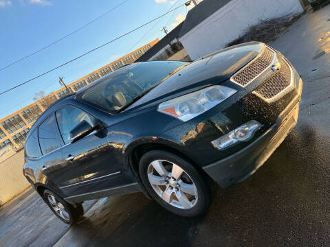 2012 Chevrolet Traverse for sale at Rod's Automotive in Cincinnati OH