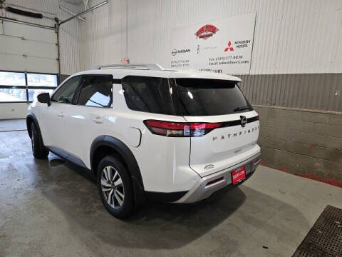 2025 Nissan Pathfinder SL