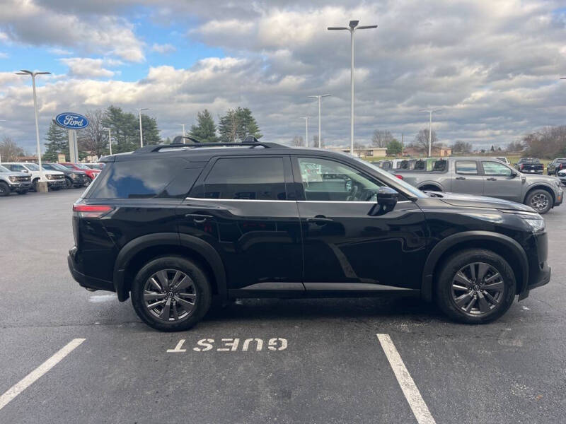 2023 Nissan Pathfinder SV