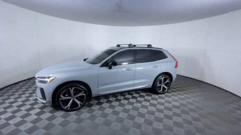 2025 Volvo XC60 B5 Ultra Dark Theme