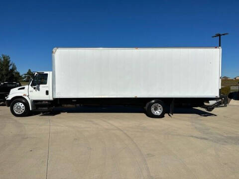 2003 International DuraStar 4200 for sale at SILVERSTAR MOTORS in Midlothian TX