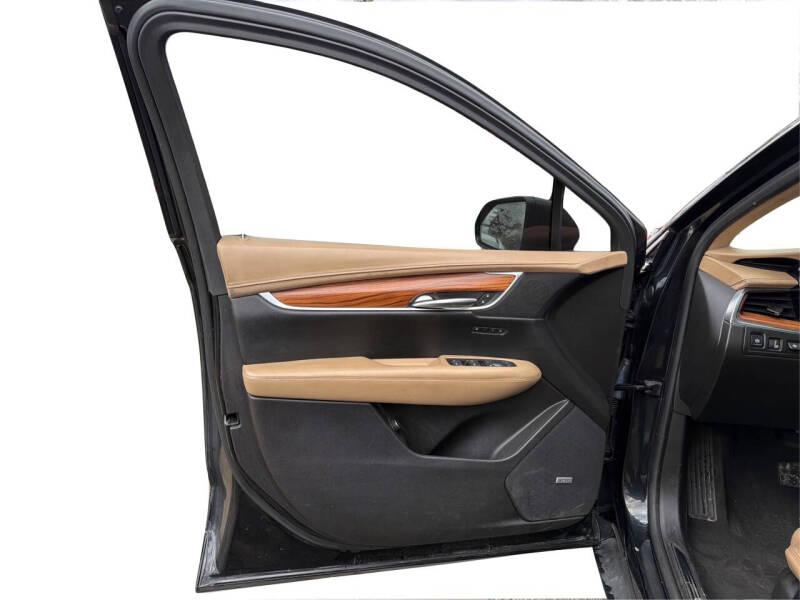 2017 Cadillac XT5 Platinum