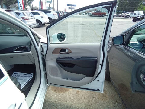 2017 Chrysler Pacifica Touring-L