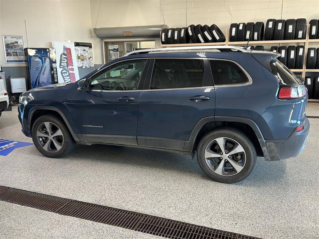 2021 Jeep Cherokee for sale at Victoria Auto Sales in Victoria, MN