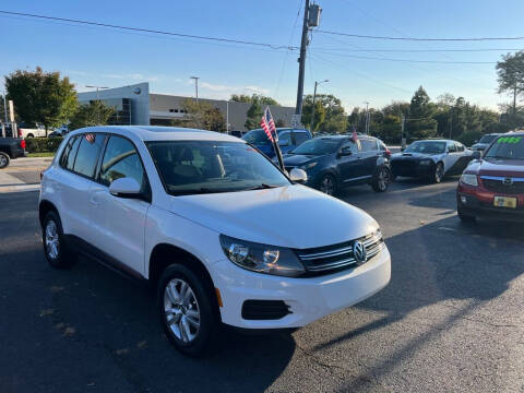 2013 Volkswagen Tiguan for sale at Dad's Auto Sales in Newport News VA