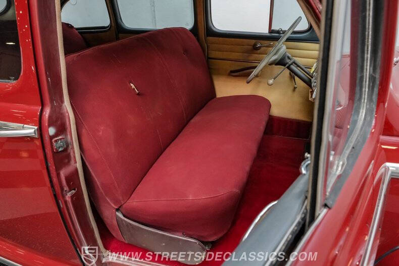 1948 Ford Deluxe