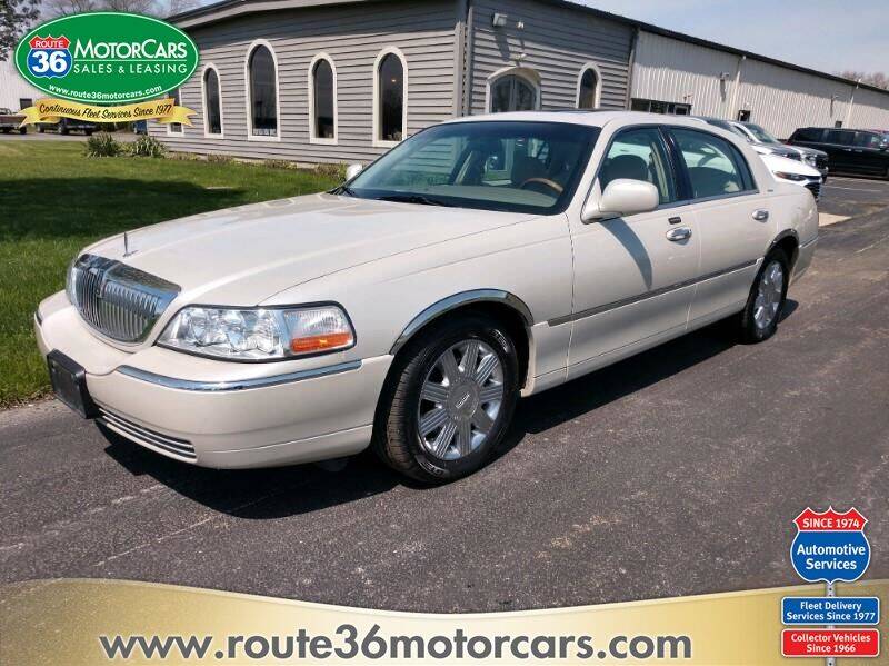 2004 Lincoln Town Car for sale at ROUTE 36 MOTORCARS in Dublin OH