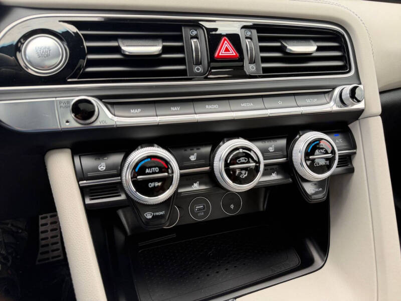 2023 Genesis G70