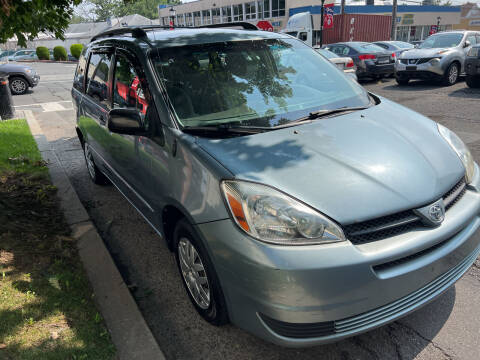 2005 Toyota Sienna for sale at UNION AUTO SALES in Vauxhall NJ