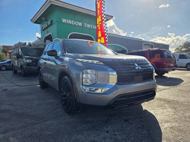 2022 Mitsubishi Outlander Black Edition's photo