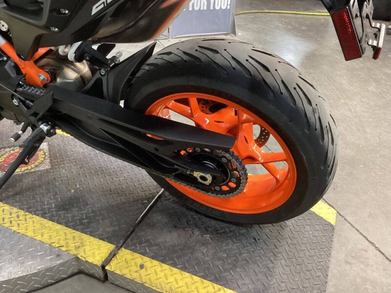 2020 KTM 890 Duke R