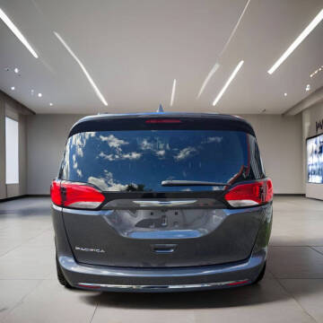 2017 Chrysler Pacifica Touring-L
