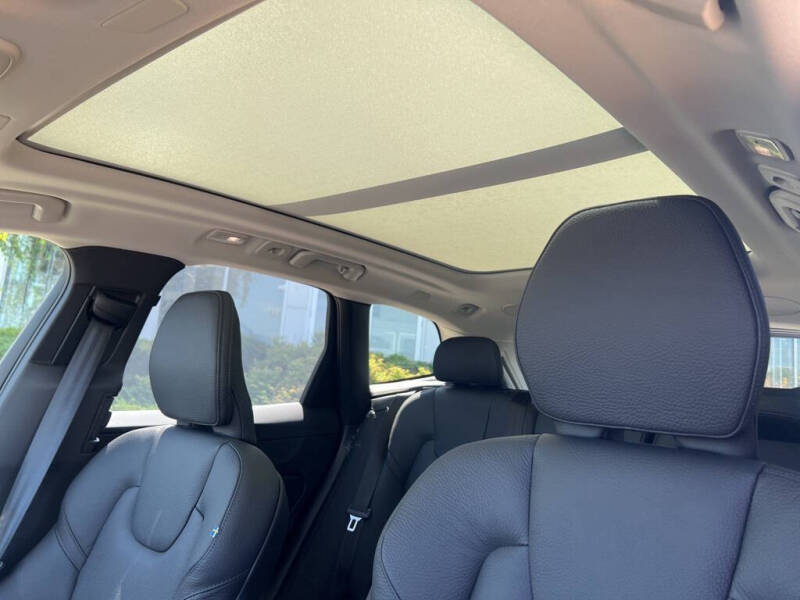 2025 Volvo XC60 T8 Plus Dark Theme