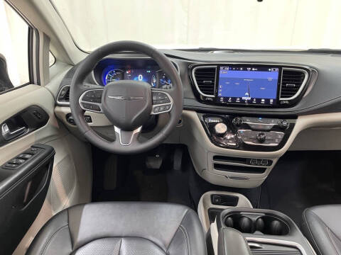 2024 Chrysler Pacifica Plug-In Hybrid Select