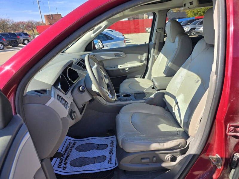 2010 Chevrolet Traverse 2LT photo 8