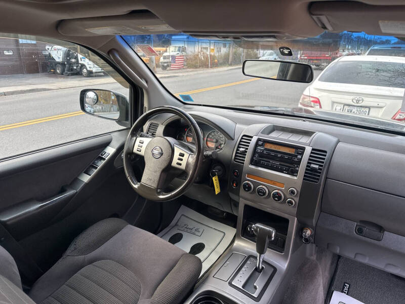 2005 Nissan Pathfinder SE