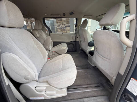 2015 Toyota Sienna LE 8-Passenger