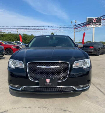 2020 Chrysler 300 for sale at A & V MOTORS in Hidalgo TX
