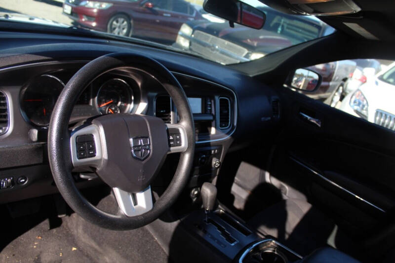 2014 Dodge Charger SE photo 15