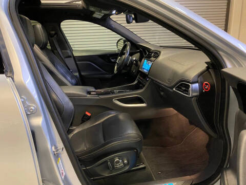 2019 Jaguar F-PACE S