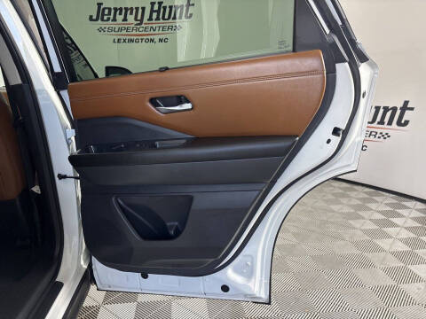 2024 Nissan Pathfinder Platinum