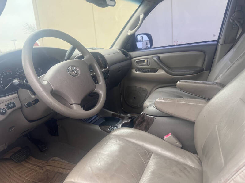 2005 Toyota Sequoia SR5