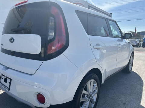 2019 Kia Soul +