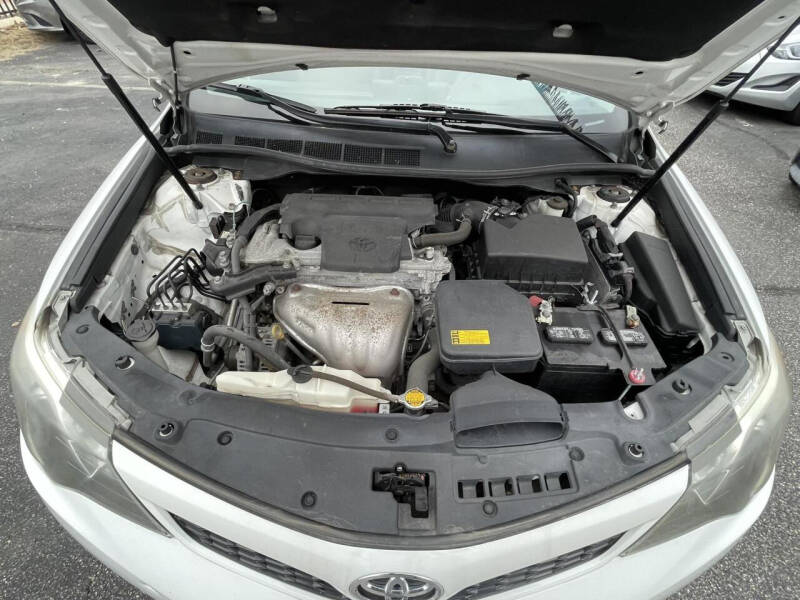 2014 Toyota Camry SE photo 43