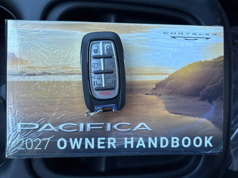 2027 Chrysler Pacifica Select