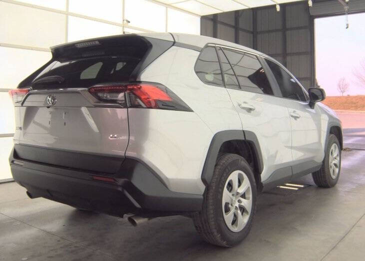 2022 Toyota RAV4 LE