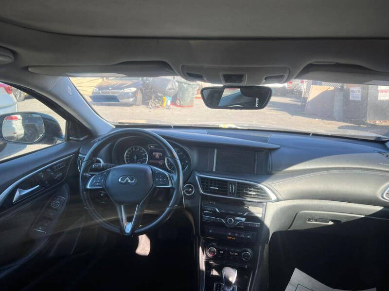 2017 Infiniti QX30 Premium