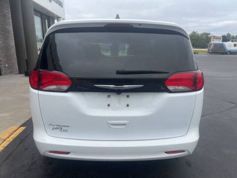 2023 Chrysler Voyager LX