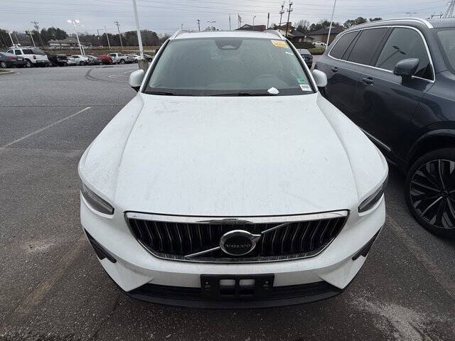 2025 Volvo XC40 B5 Core Bright Theme