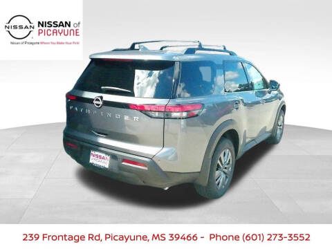 2025 Nissan Pathfinder SV