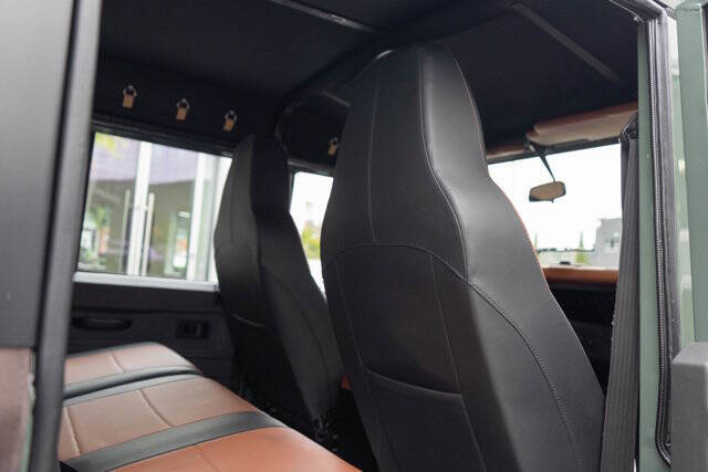 1990 Land Rover Defender 32