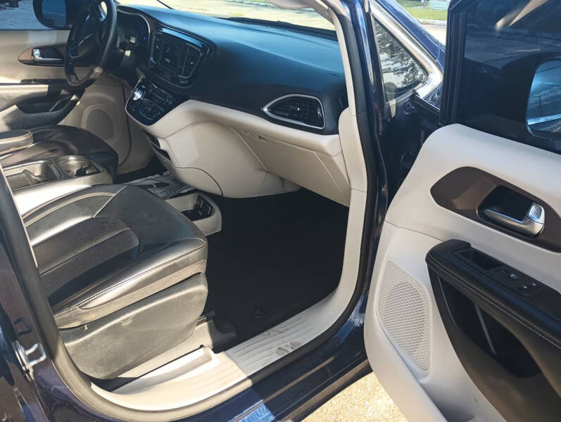 2020 Chrysler Voyager LXi