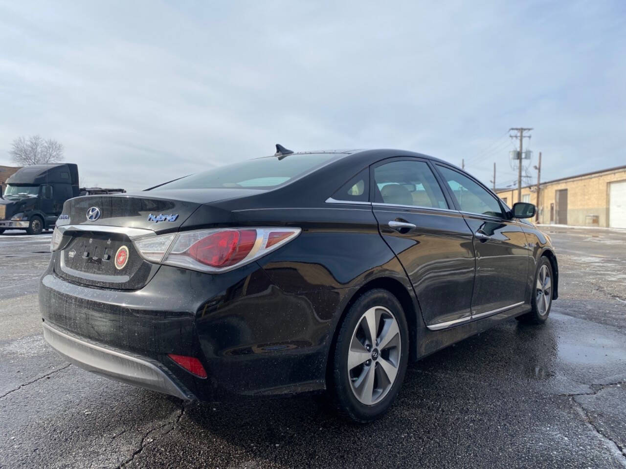 2011 Hyundai SONATA Hybrid for sale at Ideal Cars LLC in Skokie, IL