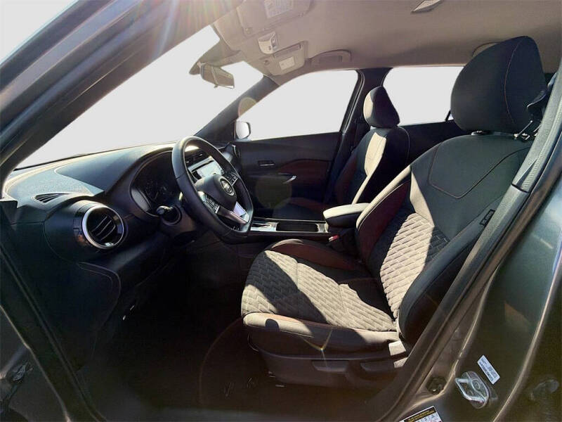 2021 Nissan Kicks SR