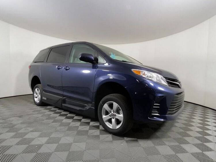2020 Toyota Sienna LE Mobility 7-Passenger