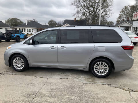 2017 Toyota Sienna XLE 8-Passenger