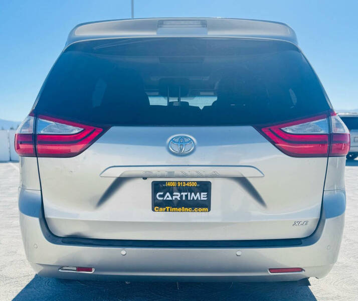 2015 Toyota Sienna XLE Premium 8-Passenger