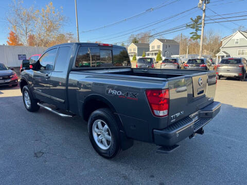 2012 Nissan Titan SV