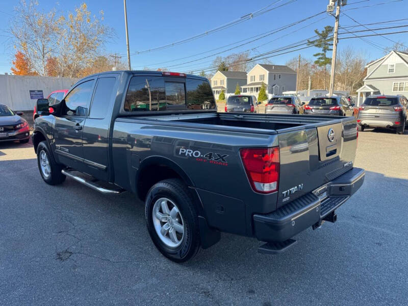2012 Nissan Titan SV