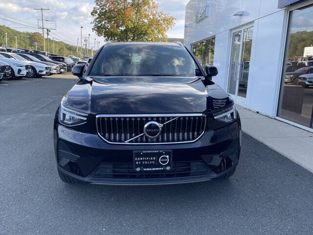 2025 Volvo XC40 B5 Core Bright Theme