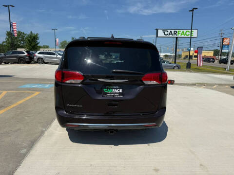 2017 Chrysler Pacifica Touring-L Plus