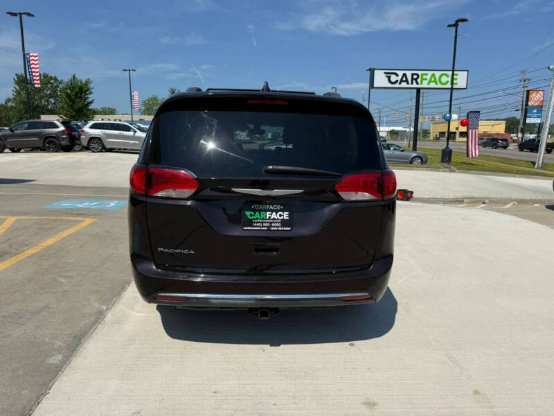 2017 Chrysler Pacifica Touring-L Plus