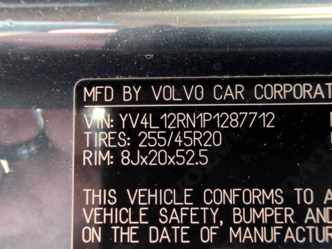 2023 Volvo XC60 B5 Plus Bright Theme