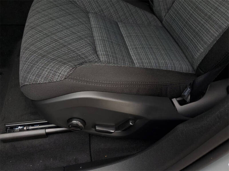 2025 Volvo XC60 T8 Core Dark Theme