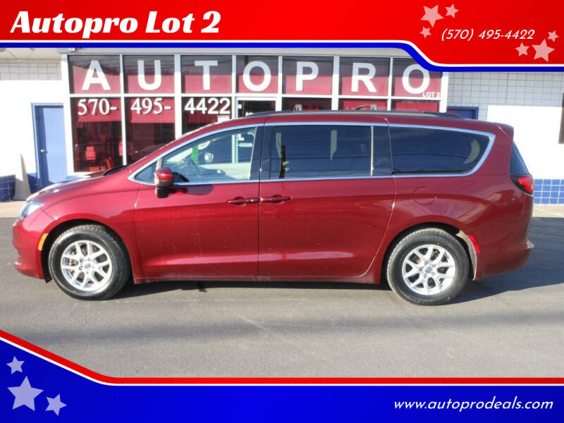 2020 Chrysler Voyager's photo