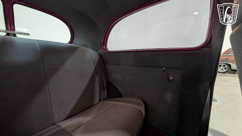 1937 Ford Tudor